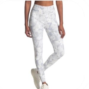 Sage Collective Artic Print 24" Leggings Size Medium